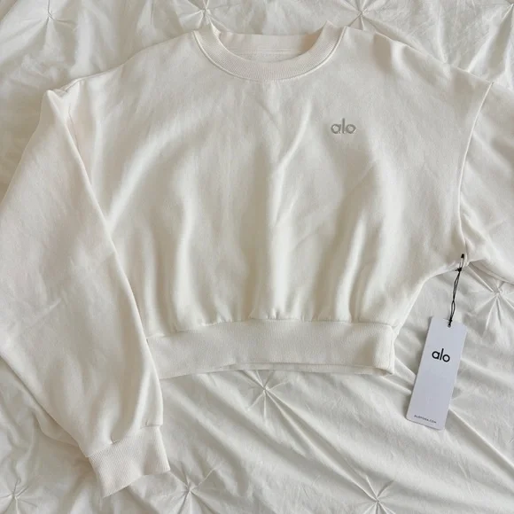 Alo Cropped Accolade Crewneck - Picture 2 of 5